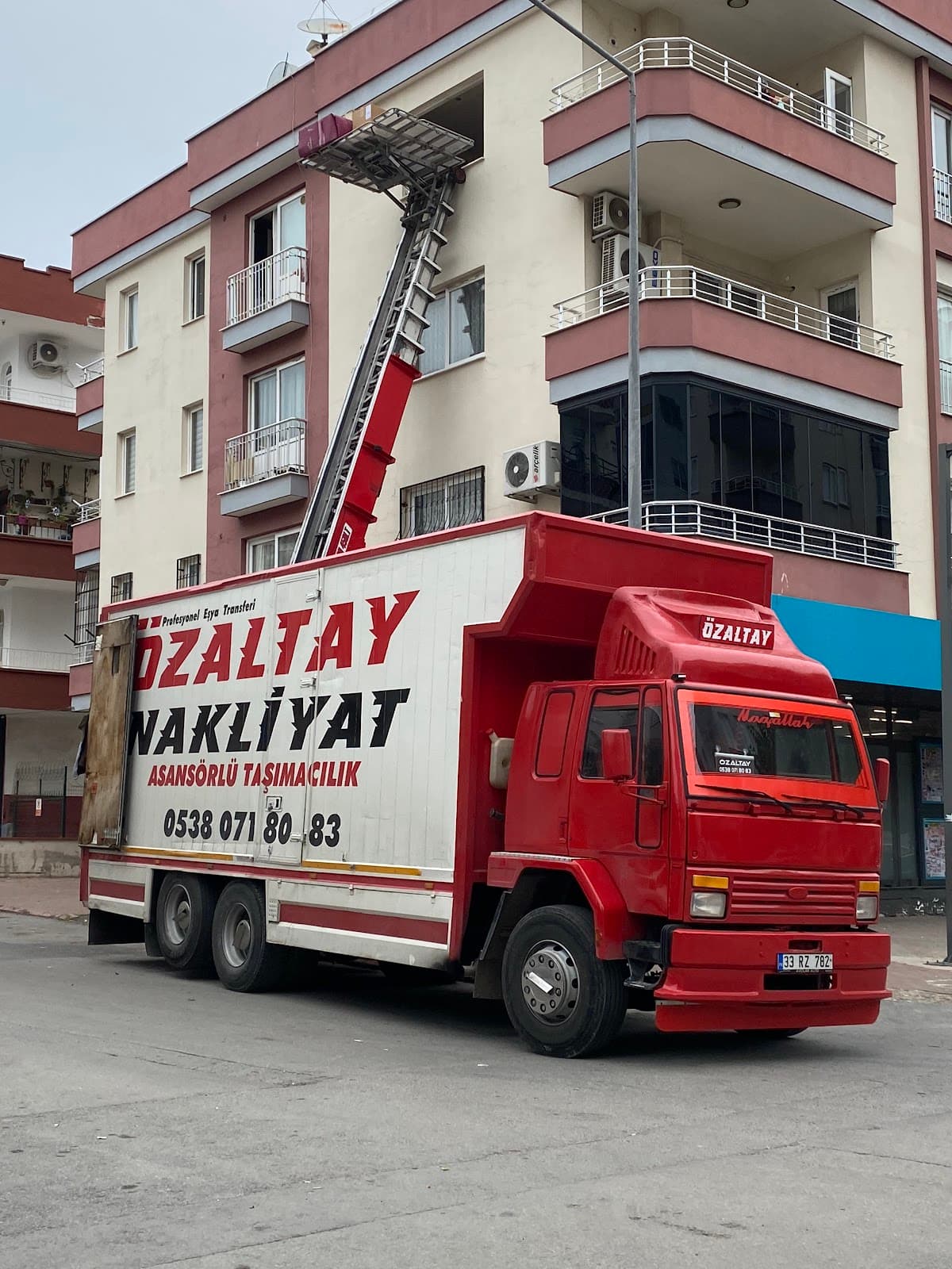 Özaltay Ev & Ofi̇s Taşimaciliği görseli 3
